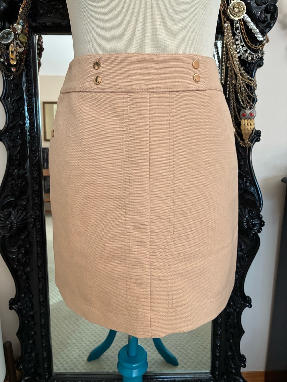 H&M Classic Women's Beige Mini Skirt- Size 4
